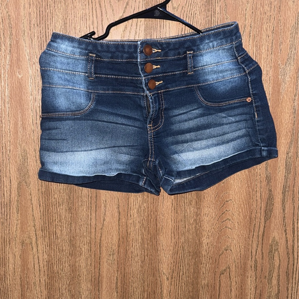 Mid-Rise Jean Shorts
Gently used